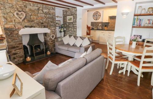 Little Haven House | Inviting Inglenook Cottage: 4-Star Family-Friendly Retreat