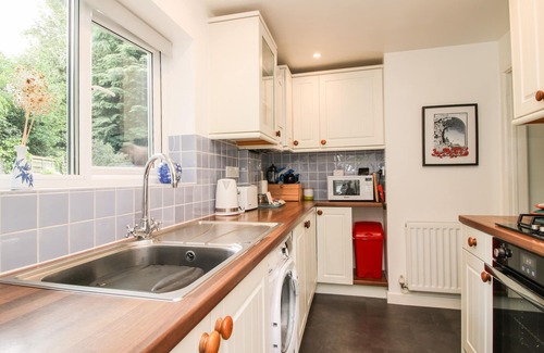 Ludwel Cottage | Family-Friendly Inglenook in Ludlow with Cozy Open Fire