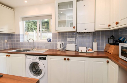 Ludwel Cottage | Family-Friendly Inglenook in Ludlow with Cozy Open Fire