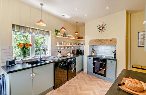 Fylingthorpe House | Welcoming Inglenook - Fylingthorpe: Pet Friendly & Family Fun