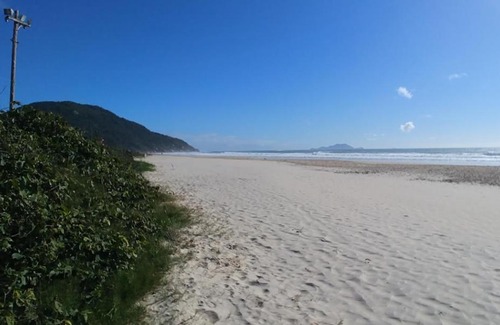 Ingleses Norte Apartment | Ocean View Retreat: 10/10 Rated, Steps from the Beach