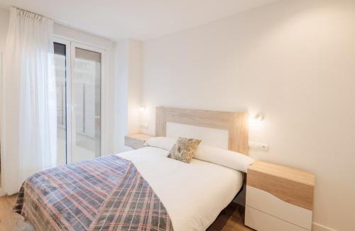 Zarautz Apartment | Inglet I Local Rentss: Family-Friendly Retreat Awaits
