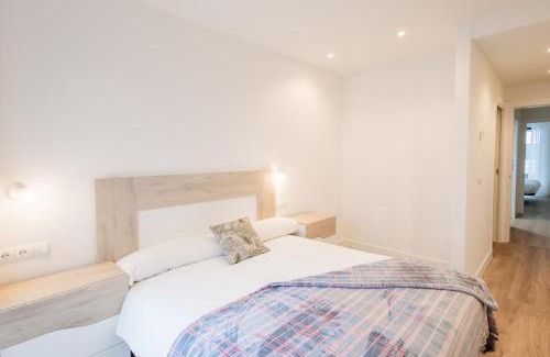 Zarautz Apartment | Inglet I Local Rentss: Family-Friendly Retreat Awaits
