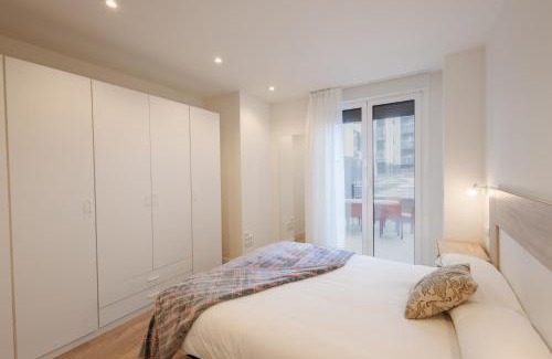 Zarautz Apartment | Inglet I Local Rentss: Family-Friendly Retreat Awaits