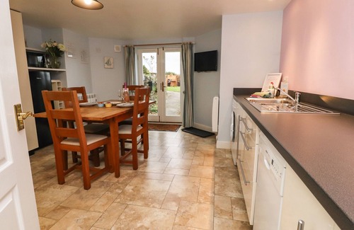 Arnside Cottage | Experience Inglewood Court: Garden Retreat in Arnside