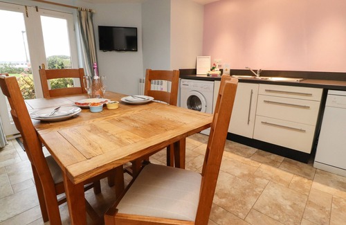 Arnside Cottage | Experience Inglewood Court: Garden Retreat in Arnside