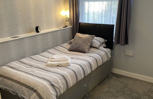 Sandown House | Inglewood Guesthouse: Highly Rated with Family-Friendly Perks