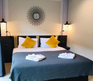 Pak Nam Villa | Ingnam Pool Villa: Family-Friendly Retreat with a Pool