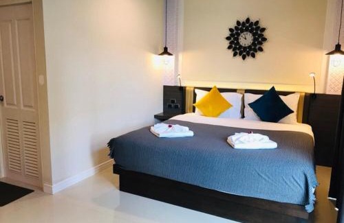 Pak Nam Villa | Ingnam Pool Villa: Family-Friendly Retreat with a Pool