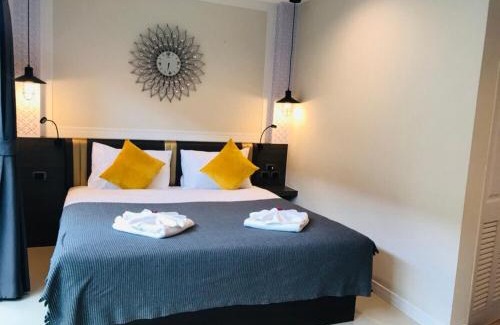 Pak Nam Villa | Ingnam Pool Villa: Family-Friendly Retreat with a Pool