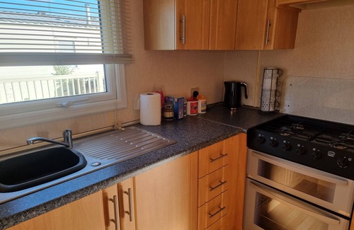 Ingoldmells Apartment | Family-Friendly Coral Beach with Free Wifi and Smart TV