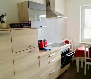 Thiede Apartment | Family-Friendly Ingrids Ferienwohnung with Balcony in Thiede
