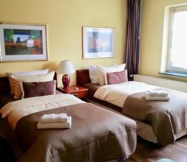 Thiede Apartment | Family-Friendly Ingrids Ferienwohnung with Balcony in Thiede