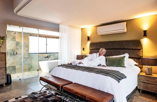Waterberg Cabin | Discover Ingwe Lodge: Family-Friendly Retreat with Hot Tub