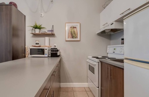La Cite-Limoilou Apartment | Top-Rated Aube Hotel in Québec with Breakfast & Kitchen