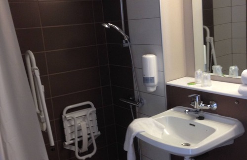 Saint-Aubin-sur-Scie Hotel | Discover initial by balladins Dieppe: Family-Friendly Stay