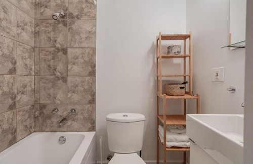 La Cite-Limoilou Apartment | Comfortable Family Retreat at Initial / La Cabine in Québec