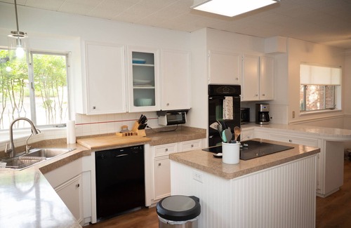 Burnet House | Inks Lake Pet-Friendly Home with Ocean View & Breakfast