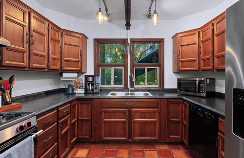 Circleville Cabin | Inkwell Gardens: Modern Cabin Near Legoland & Scenic Views