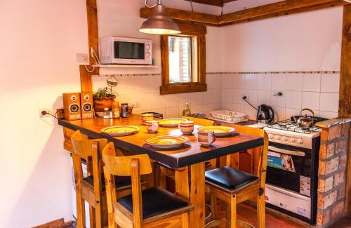El Chalten Cabin | Family-Friendly Getaway at Inlandsis Aparts with Breakfast
