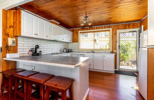Inverloch House | Scenic INLET HIDEAWAY on Cuttriss with Oceanfront Comfort