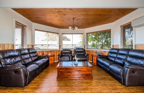 Inverloch House | Scenic INLET HIDEAWAY on Cuttriss with Oceanfront Comfort