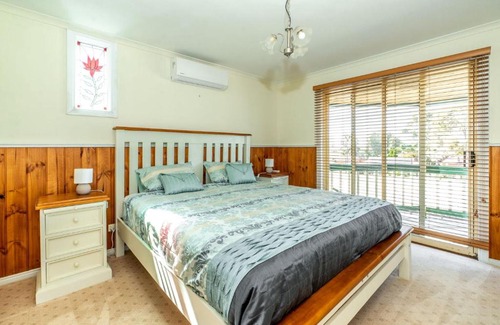 Inverloch House | Scenic INLET HIDEAWAY on Cuttriss with Oceanfront Comfort