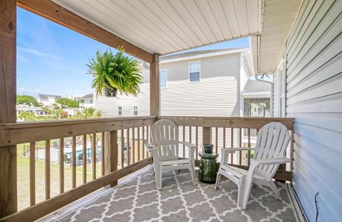 Garden City House | Discover Inlet Paradise: Family-Friendly with Breakfast