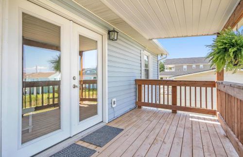 Garden City House | Discover Inlet Paradise: Family-Friendly with Breakfast