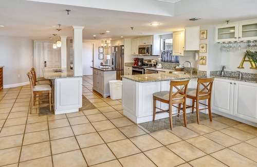 Holiday Isle Condo | Oceanfront Inlet Reef 209: 4-Star Condo with Pool & Spa