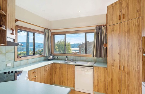 Narooma House | Pet-Friendly Inlet Views with Oceanfront Pool & Breakfast