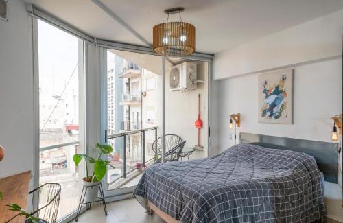 Buenos Aires Central Business District Apartment | Modern High-Rise in Central Buenos Aires with Pool & Hot Tub