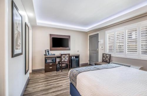 East Village Hotel | Inviting Inn at 50 - Near Long Beach Convention Center