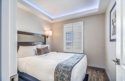 East Village Hotel | Inviting Inn at 50 - Near Long Beach Convention Center