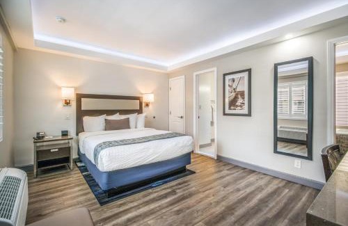 East Village Hotel | Inviting Inn at 50 - Near Long Beach Convention Center