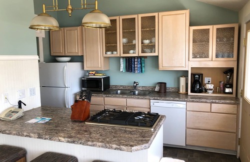 Depoe Bay Hotel | Discover Inn at Arch Rock: Guest Rated 9.4 with Dining