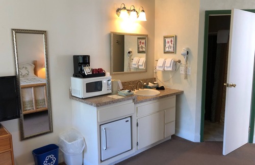 Depoe Bay Hotel | Discover Inn at Arch Rock: Guest Rated 9.4 with Dining