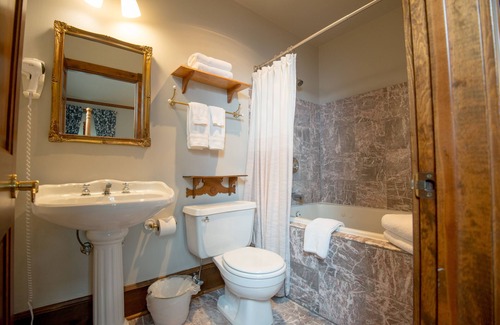 Sturgeon Bay Hotel | Experience Inn at Cedar Crossing: Rated 9.4 with Spa & Dining