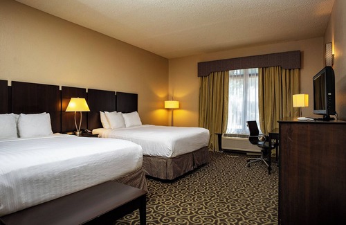 Kinder Hotel | Discover Inn at Coushatta: Family-Friendly with Pool & Breakfast