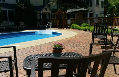 Jackson Hotel | Experience Inn at Ellis River: Poolside Oceanfront Getaway