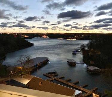 Osage Beach Hotel | Oceanfront Retreat at Inn at Grand Glaize with Spa & Pool