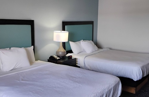 Osage Beach Hotel | Relax at Inn at Grand Glaize with Pool and Spa Amenities
