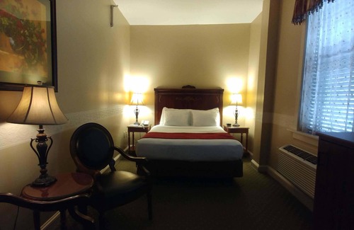 Ashfield Hotel | Experience Comfort at Inn at Jim Thorpe with Spa & Pool