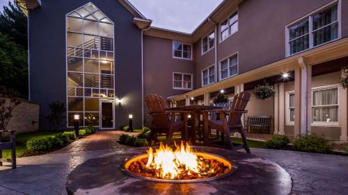 Mendenhall Hotel | Top-Rated Inn at Mendehall: Family-Friendly and Accessible
