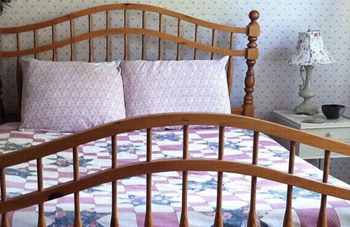 Brandon Bed & Breakfast | Discover Inn at Neshobe River: Poolside Retreat for Families