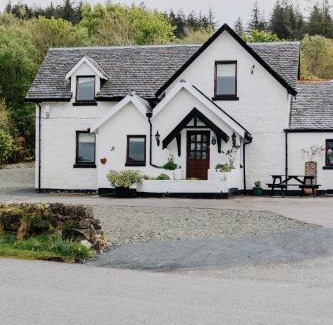 Calgary Hotel | Oceanfront Inn at Port nan Gael: Pet-Friendly Retreat