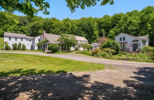 East Chatham Bed & Breakfast | Experience Inn at Silver Maple Farm: Rated 9/10 & Family-Friendly
