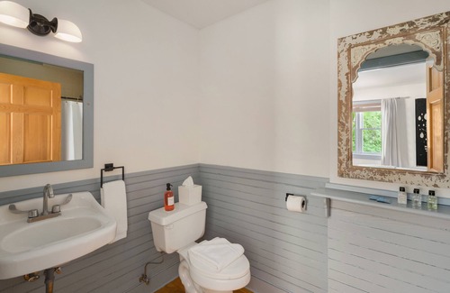 East Chatham Bed & Breakfast | Eco-Friendly Inn at Silver Maple Farm - Guest Rated 9.8/10