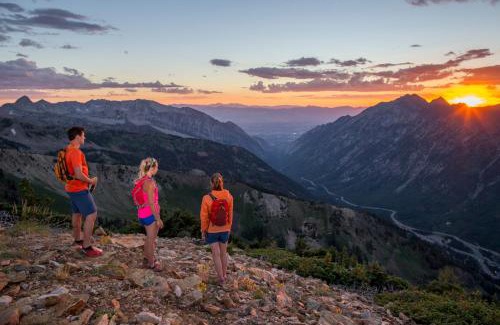 Salt Lake Mountain Resorts Hotel | Inviting Inn at Snowbird: Family-Friendly with Hot Tub & Pool