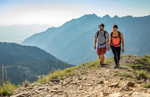 Salt Lake Mountain Resorts Hotel | Inviting Inn at Snowbird: Family-Friendly with Hot Tub & Pool